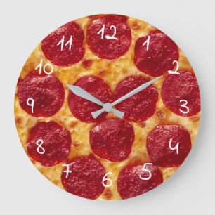 Grande Horloge Ronde pizza pepperonis