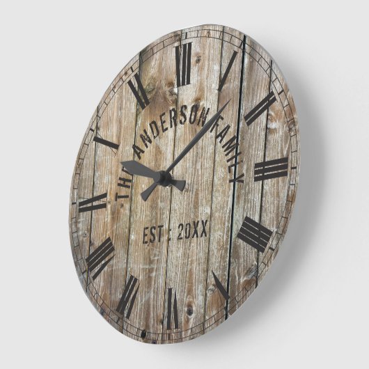 Grande Horloge Ronde Planches Rustiques Bois Custom Nom de famille Ferm (Angle)