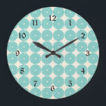 Grande Horloge Ronde Plutôt Turquoise Aqua Turquoise Blue Circles Disqu<br><div class="desc">Plutôt Turquoise Aqua Turquoise Blue Circles Disques Textured Buttons Motif. "bleu" "cercles" "disques" "boutons texturés" "girly" "jolie" "aqua" "turquoise" "turquoise" "puces de poker" "motif" "jolis motifs" "fun" "pastel" "printemps" "été" "couleur" "coloré" "motifs géométriques"</div>