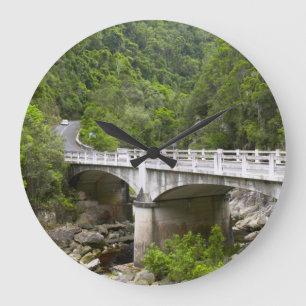 Grande Horloge Ronde Pont au-dessus d'un ruisseau, Parc national de Tsi