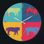 Grande Horloge Ronde Pop Art Tigers<br><div class="desc">Des tigres d'art pop sur un motif d'été cool arrière - plan personnalisé.</div>