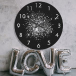 Grande Horloge Ronde poussière de parties scintillant en argent noir<br><div class="desc">Un arrière - plan noir chic,  décoré avec de la poussière de parties scintillant en faux argent.</div>