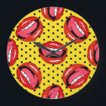 Grande Horloge Ronde Retro Pop Art : Badges de patchs de dessin<br><div class="desc">Motif sans couture avec badges caricature avec lèvres.Pour t-shirt ou d'autres usages.Style rétro 80s-90s.Style art pop.Stock Vintage Cartoon patch Badges Pucker Up in Seamless Whimsy. Jouer badges caricatures apportent des sourires partout. curieux, sans soudure, motif, illustration, décoration, mode, coeur, dessin animé, rétro, grunge, bouton, autocollant, caractère, mignon, badge, doodle, dessin,...</div>