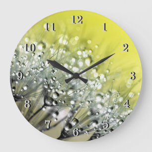 Grande Horloge Ronde Rosée de scintillement jaune sur le pissenlit