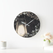 Grande Horloge Ronde Rustic Lantern Light & Baby's Breath Floral (Maison)