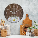 Grande Horloge Ronde Rustic Shasta Daisy et Wood Nom de famille<br><div class="desc">Design amusant et personnalisé. Fait le cadeau parfait pour un ménage,  mariage,  ou toute occasion!</div>