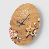 Grande Horloge Ronde Sable & Coquillages, DIY Nom & Monogramme, Écritur (Angle)