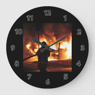 Grande Horloge Ronde Sapeur-pompier dans les flammes