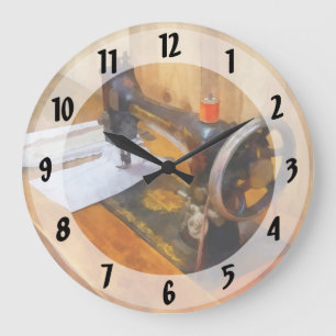 Grande Horloge Ronde Sewing machine With Orange Thread