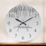 Grande Horloge Ronde Silver Sparkle Glitter Monogram Name & Initial<br><div class="desc">Parties scintillant étincelante Ombre Argent Nom du monogramme et horloge murale initiale de service. L'horloge murale est le cadeau parfait pour quelqu'un qui aime la parties scintillant brillante argentée.</div>