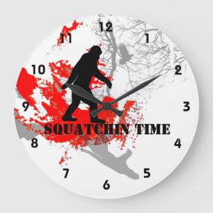 Grande Horloge Ronde Squatchin allé Bigfoot dans les bois