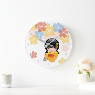 Grande Horloge Ronde Summer Kokeshi Doll - Yellow Kimono Geisha Girl 