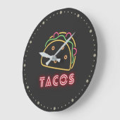Grande Horloge Ronde Symbole et texte de Neon Tacos (Angle)
