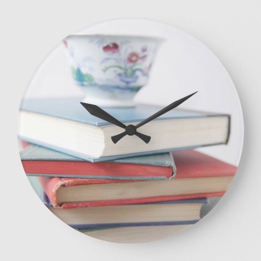 Grande Horloge Ronde Tea on book stack clock (Recto)
