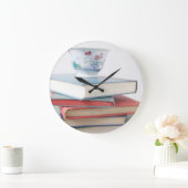 Grande Horloge Ronde Tea on book stack clock (Maison)