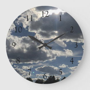 Grande Horloge Ronde Tempête dramatique Nuages Ciel bleu