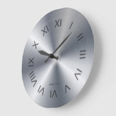 Grande Horloge Ronde Texture Gris Argent Métallisé Monogramme Personnal (Angle)