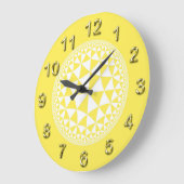 Grande Horloge Ronde Triangle jaune et blanc Rempli Mandala (Angle)