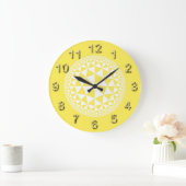 Grande Horloge Ronde Triangle jaune et blanc Rempli Mandala (Maison)