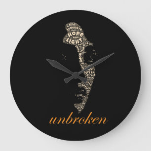 Grande Horloge Ronde Typographie de Femme Inébranlable