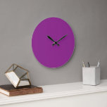 Grande Horloge Ronde Un arrière - plan violet profond accentué par un b<br><div class="desc">Améliorez votre espace de vie avec une touche d'élégance moderne avec cet étonnant arrière - plan violet profond accentué par une bordure blanche brillante. L'accessoire parfait pour ajouter une pop de style à n'importe quelle chambre de votre maison.</div>