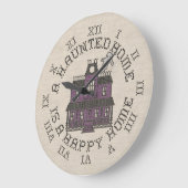 Grande Horloge Ronde Une Maison Hantée Est Une Maison Heureuse (Angle)