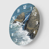 Grande Horloge Ronde Vagues déferlantes sur une côte rocheuse (Angle)