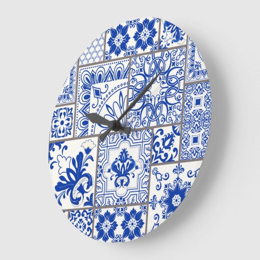 Grande Horloge Ronde Victorian Majolica : Patchwork Tile Motif. (Angle)