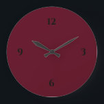 Grande Horloge Ronde Vin bordeaux simple et noir<br><div class="desc">L'horloge moderne présente un design minimaliste dans une palette de couleurs bordeaux aux accents noirs. Un design simple et épuré avec des chiffres noirs sur un arrière - plan bordeaux couleur vin. Un ajout branché à votre cuisine, salon ou mur de bureau, un cadeau de bureau moderne réfléchi ou un...</div>