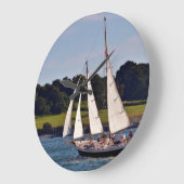 Grande Horloge Ronde Voile En Newport, Rhode Island, États-Unis (Angle)