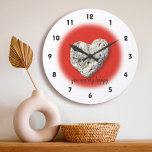 Grande Horloge Ronde Vous Êtes Ma Bonne Citation Hawaii Coral Heart Pho<br><div class="desc">"Vous êtes mon heureux". J'ai de la chance d'avoir repéré cette roche corallienne en forme de coeur, en marchant sur une plage de sable noir de Big Island Hawaiian en fin d'après-midi. Pensez à votre personne spéciale chaque fois que vous regardez l'heure sur cette horloge murale magnifique, graphique, corail photo...</div>