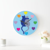 Grande Horloge Ronde Whimsical Blue Cat Clock with Rainbow Hearts (Maison)