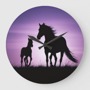 Grande Horloge Ronde Whispers sous l'horloge murale violette