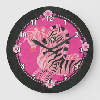 Grande Horloge Ronde Zèbres Rose Féminin sur Fond Noir
