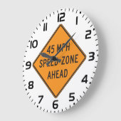 Grande Horloge Ronde Zone de vitesse de 45 mi/h à l'avant du panneau de (Angle)