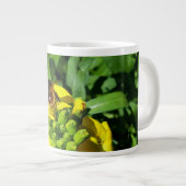 Grande Tasse Abeille sur Fleurs Jaunes (Devant droit)