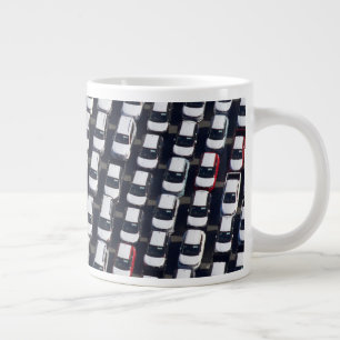 Grande Tasse Aérien au-dessus du lot de voitures