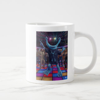 Grande Tasse Alien sur la piste de danse, Alien souriant,