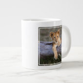 Grande Tasse Animaux de bébés cutest | Cute Lion Cub (Devant droit)
