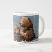 Grande Tasse Animaux de bébés cutest | Mère Ours & Cubs (Devant droit)
