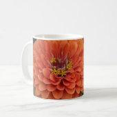 Grande tasse audacieuse de fleur de Zinnia (Devant gauche)