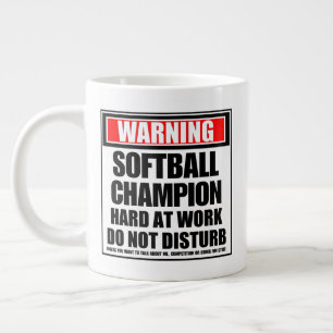 Grande Tasse Avertissement Champion de softball dur au travail