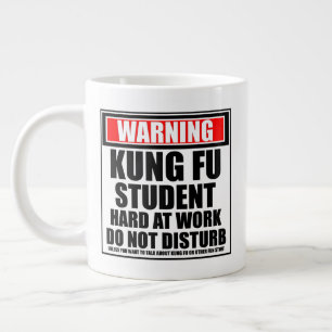 Grande Tasse Avertissement Kung Fu Étudiant Dur Au Travail