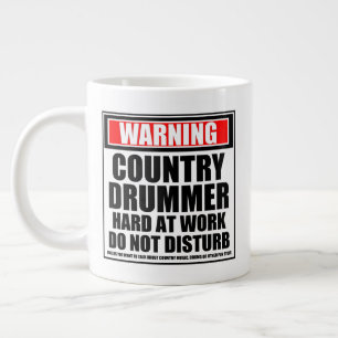Grande Tasse Avertissement Pays Drummer dur au travail