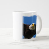 Grande Tasse Bald Eagle Flyby Up Close (Devant droit)