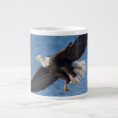 Grande Tasse Bald eagle in flight (Devant)