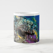 Grande Tasse Banc de rougets autour d'un petit corail (Devant)