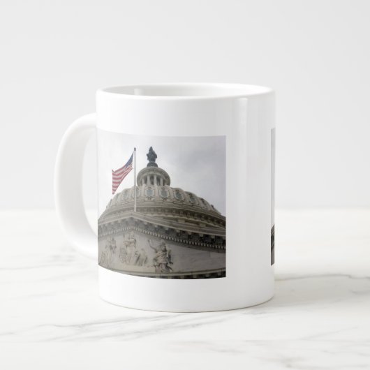 Grande Tasse Bâtiment de capitol des USA avec le drapeau (Devant gauche)