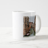 Grande Tasse Bâtiments le long des canaux de Venise (Devant droit)