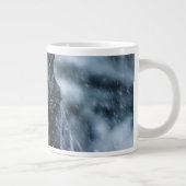 Grande Tasse Berger allemand noir dans la couverture de duvet d (Droite)